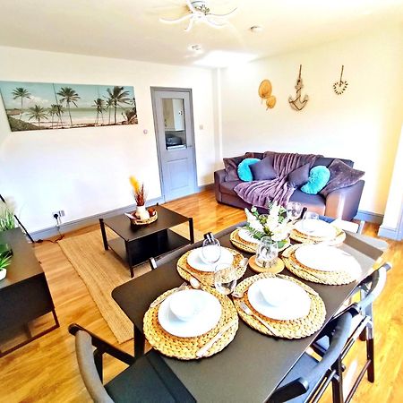 Comfortable 3 Bedrooms Leeds Beach House - Ideal For Family And Contractors - Free Parking For 2 Cars المظهر الخارجي الصورة