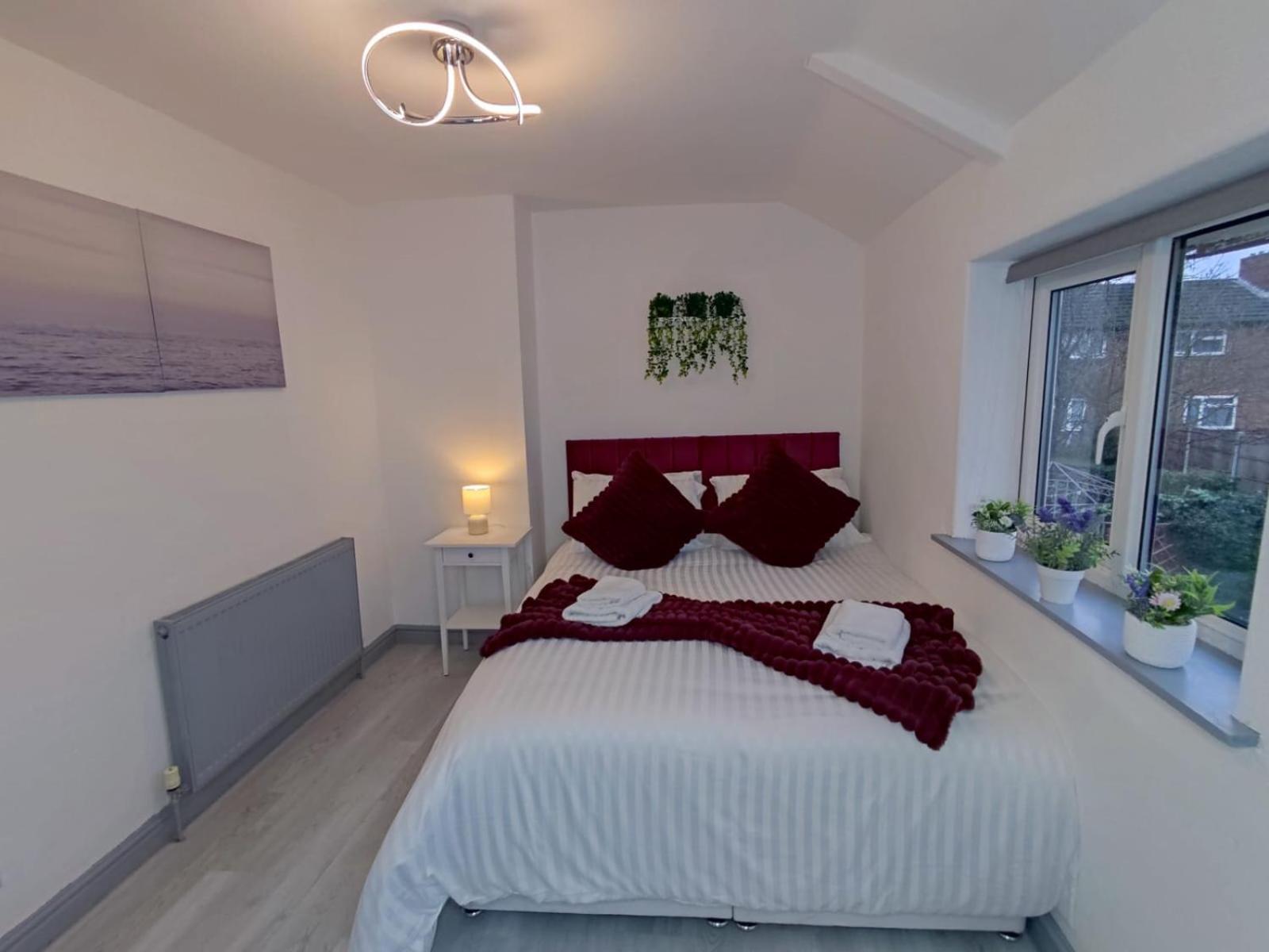 Comfortable 3 Bedrooms Leeds Beach House - Ideal For Family And Contractors - Free Parking For 2 Cars المظهر الخارجي الصورة