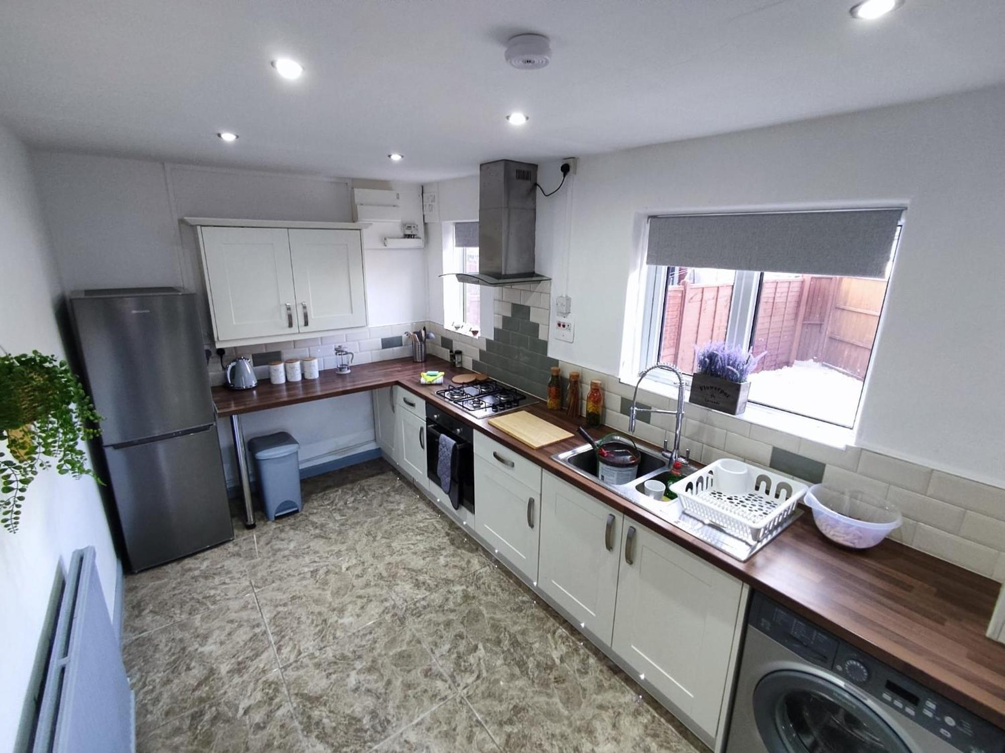 Comfortable 3 Bedrooms Leeds Beach House - Ideal For Family And Contractors - Free Parking For 2 Cars المظهر الخارجي الصورة