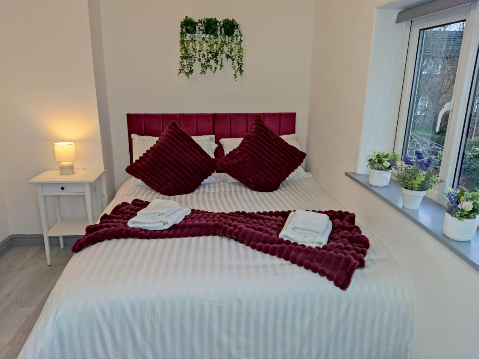 Comfortable 3 Bedrooms Leeds Beach House - Ideal For Family And Contractors - Free Parking For 2 Cars المظهر الخارجي الصورة