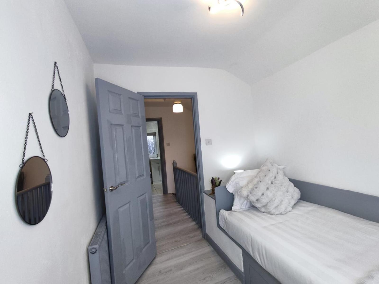 Comfortable 3 Bedrooms Leeds Beach House - Ideal For Family And Contractors - Free Parking For 2 Cars المظهر الخارجي الصورة