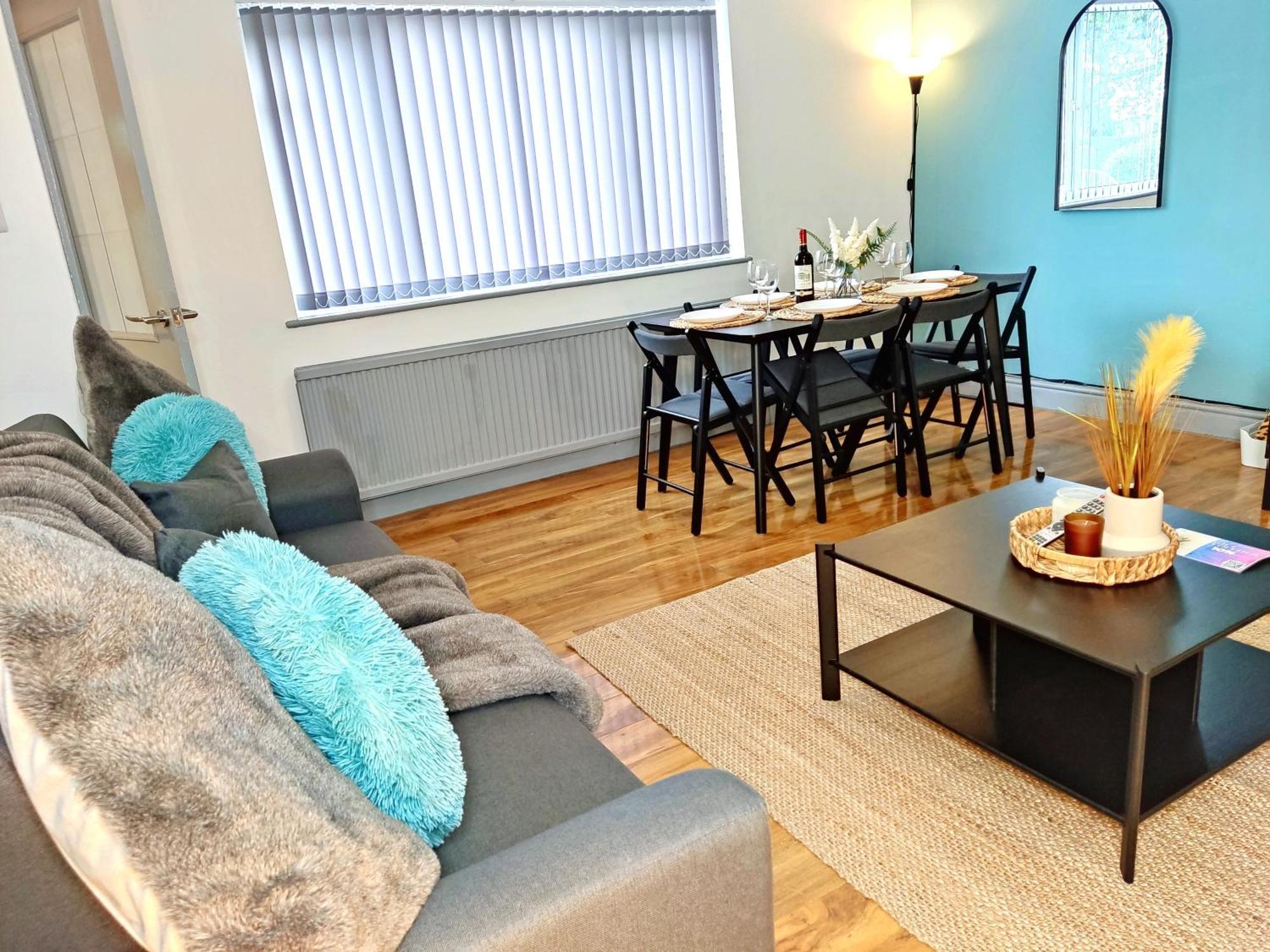 Comfortable 3 Bedrooms Leeds Beach House - Ideal For Family And Contractors - Free Parking For 2 Cars المظهر الخارجي الصورة