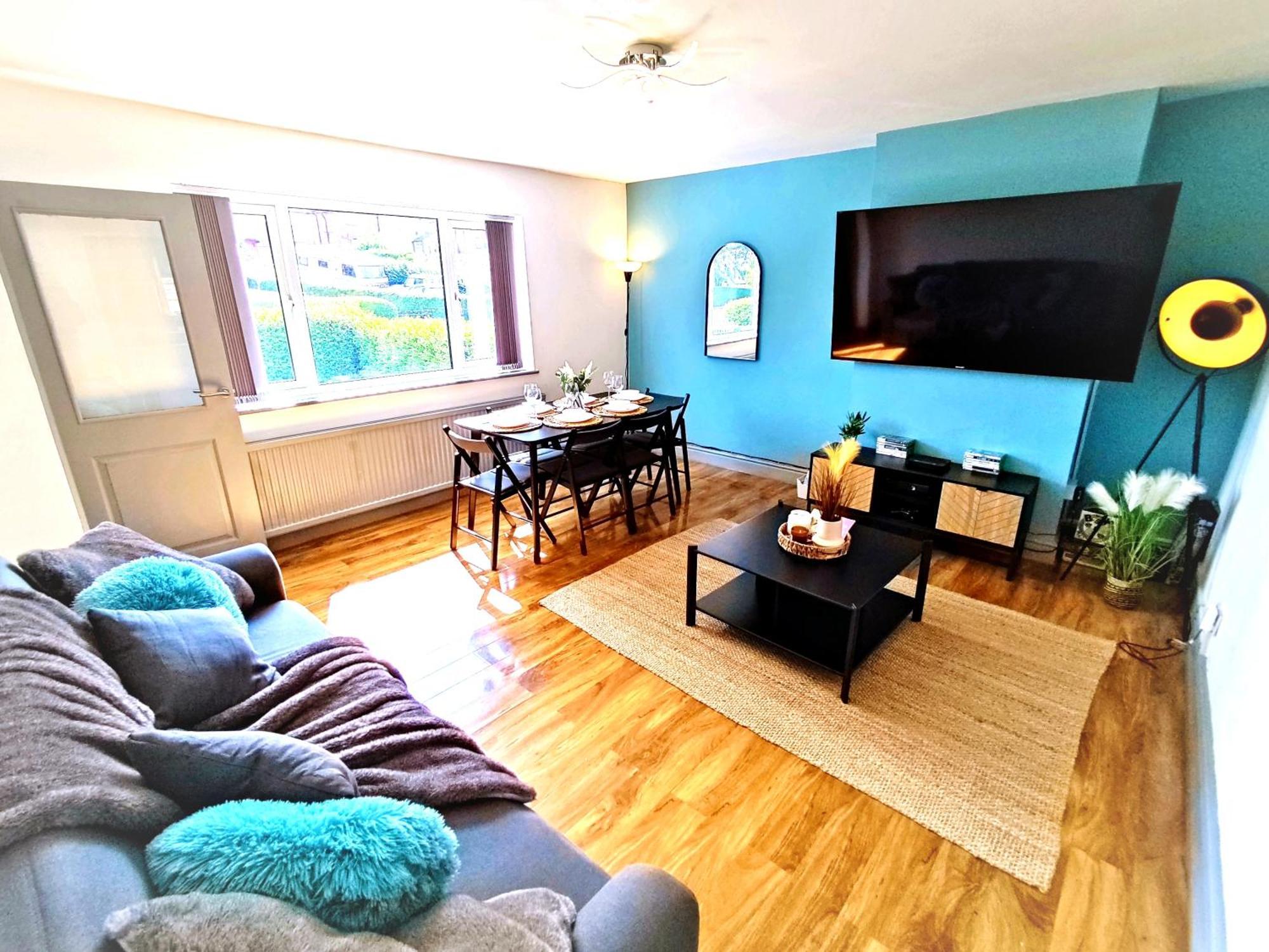 Comfortable 3 Bedrooms Leeds Beach House - Ideal For Family And Contractors - Free Parking For 2 Cars المظهر الخارجي الصورة