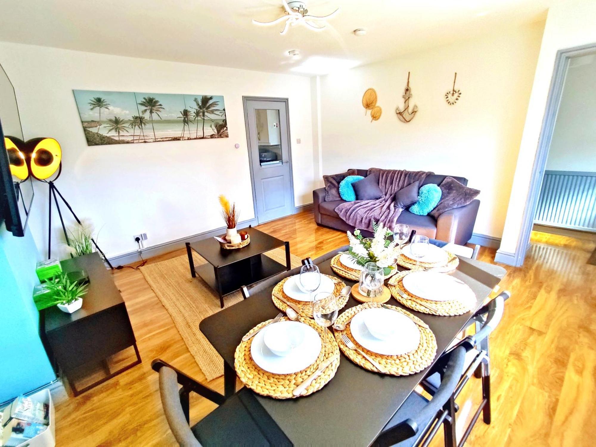 Comfortable 3 Bedrooms Leeds Beach House - Ideal For Family And Contractors - Free Parking For 2 Cars المظهر الخارجي الصورة