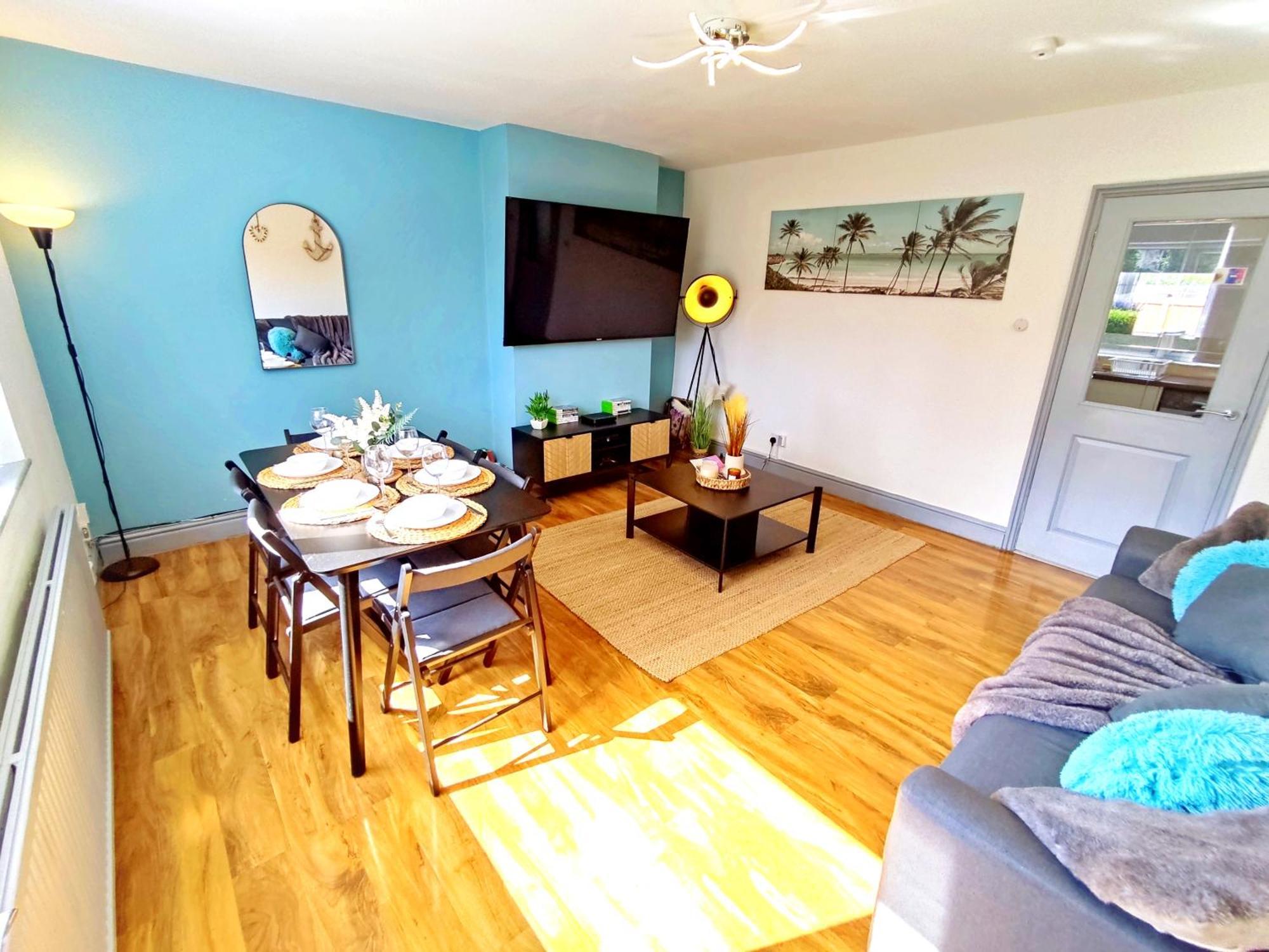 Comfortable 3 Bedrooms Leeds Beach House - Ideal For Family And Contractors - Free Parking For 2 Cars المظهر الخارجي الصورة