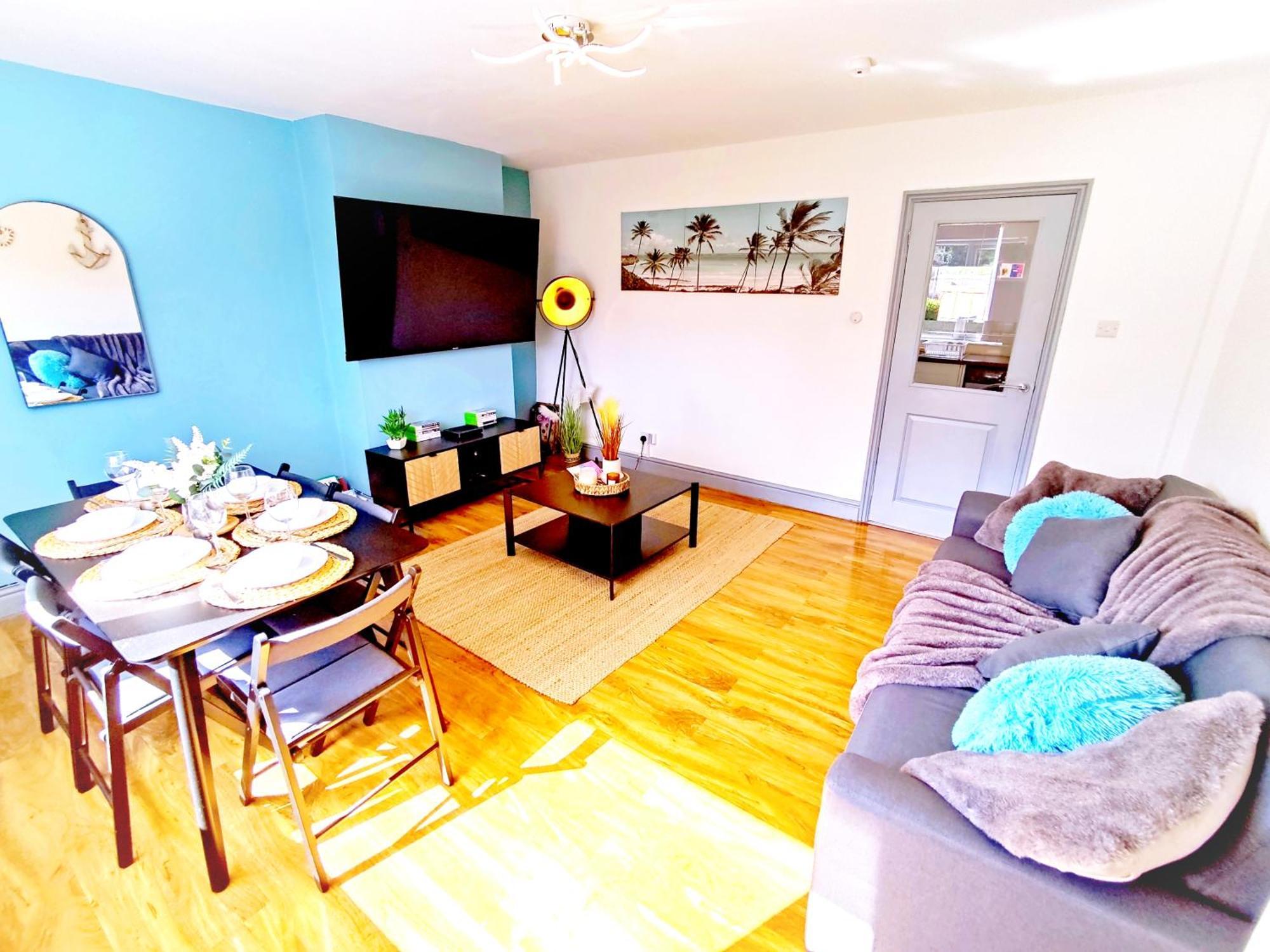 Comfortable 3 Bedrooms Leeds Beach House - Ideal For Family And Contractors - Free Parking For 2 Cars المظهر الخارجي الصورة