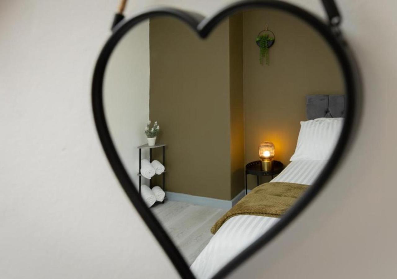 Comfortable 3 Bedrooms Leeds Beach House - Ideal For Family And Contractors - Free Parking For 2 Cars المظهر الخارجي الصورة