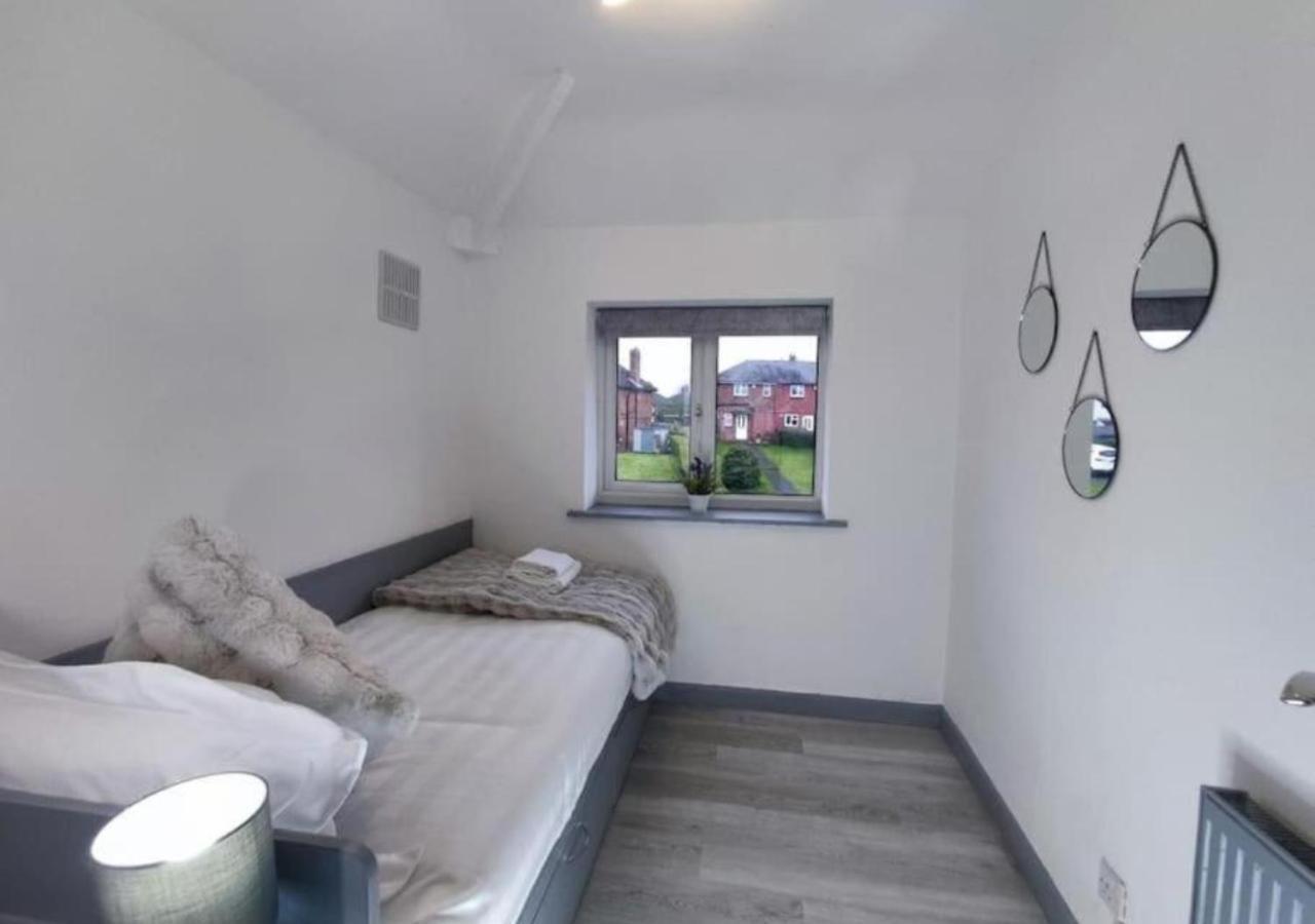 Comfortable 3 Bedrooms Leeds Beach House - Ideal For Family And Contractors - Free Parking For 2 Cars المظهر الخارجي الصورة